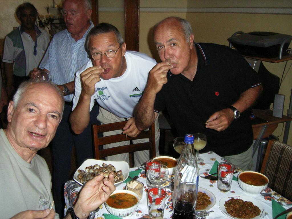 100-ORAN-Juin06-repas chez Hamidou.jpg - Unicode